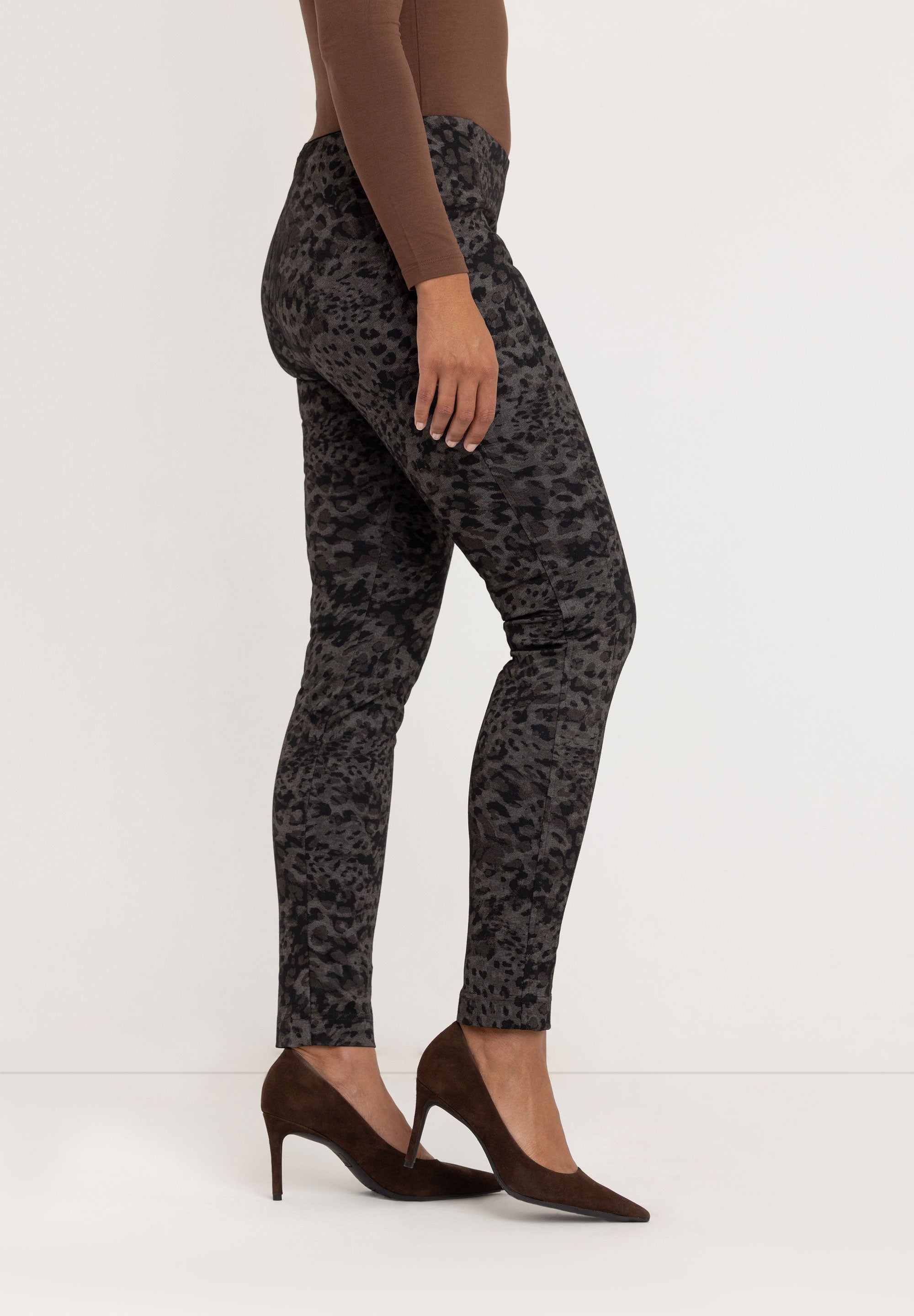 Lena Super Slim Capri Leggings | Taupe Black Leo