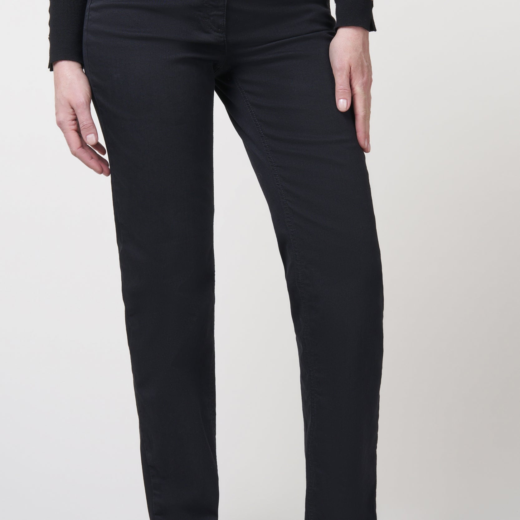 Gretha Denim Classics Straight Jeans | Black Black Pants ZRS