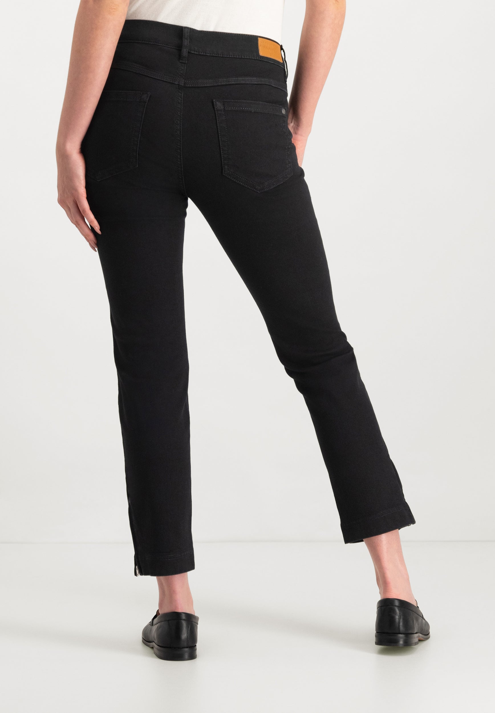 Twigie Shape-On Straight Jeans Short | Black Black Pants ZRS