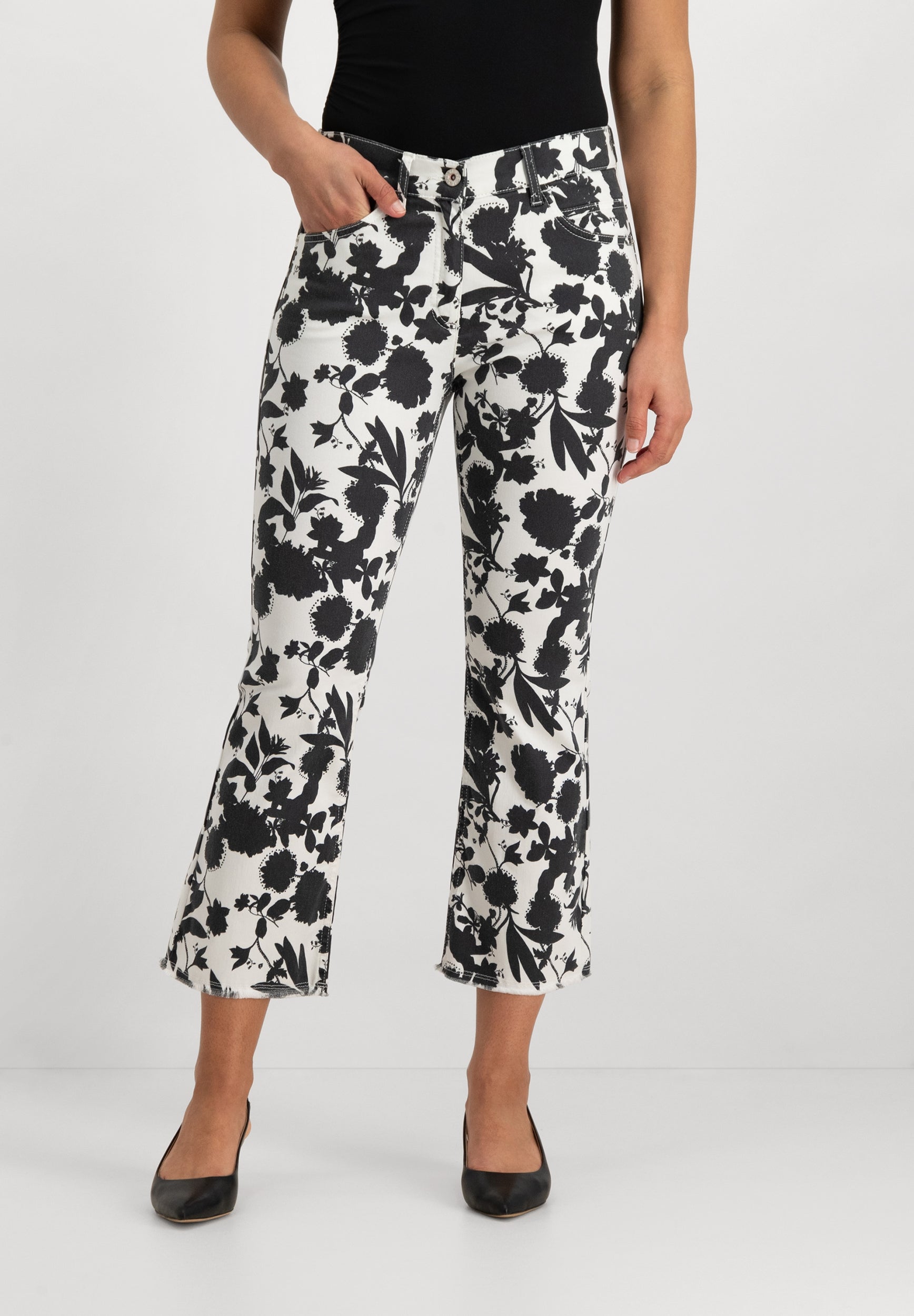 Twigie Shape-On Cropped Bootcut Jeans | Black and White